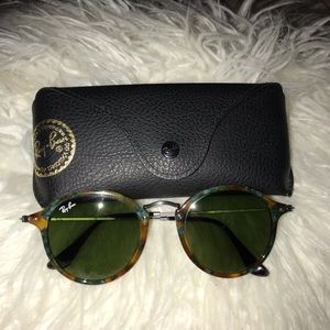 Round fleck tortoise ray bans